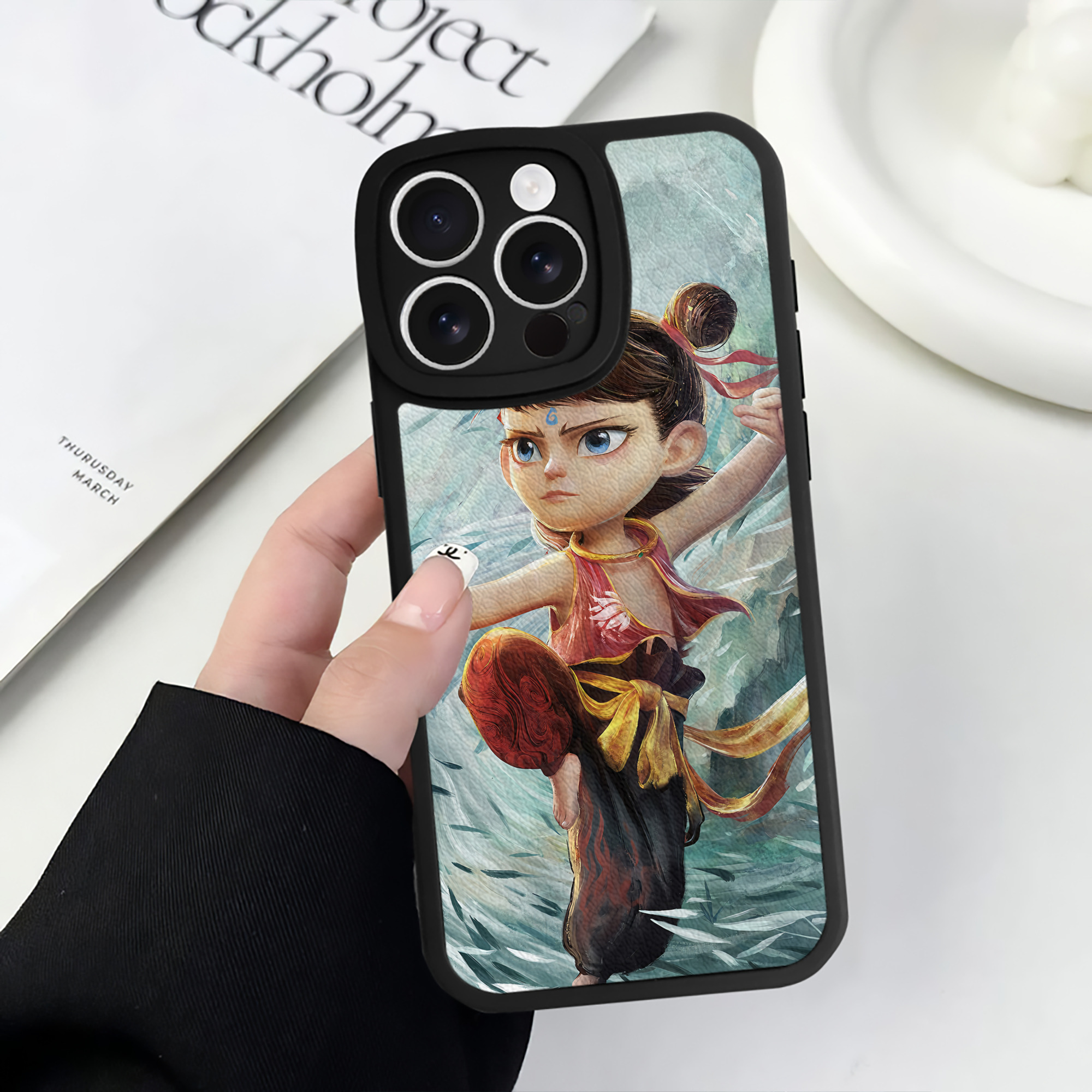 （画像用） Ne Zha 2 ナタ 魔童の大暴れ 【iPhone 16シリーズ対応】シリコンスマホケース（レザー調） 材質：シリコン
